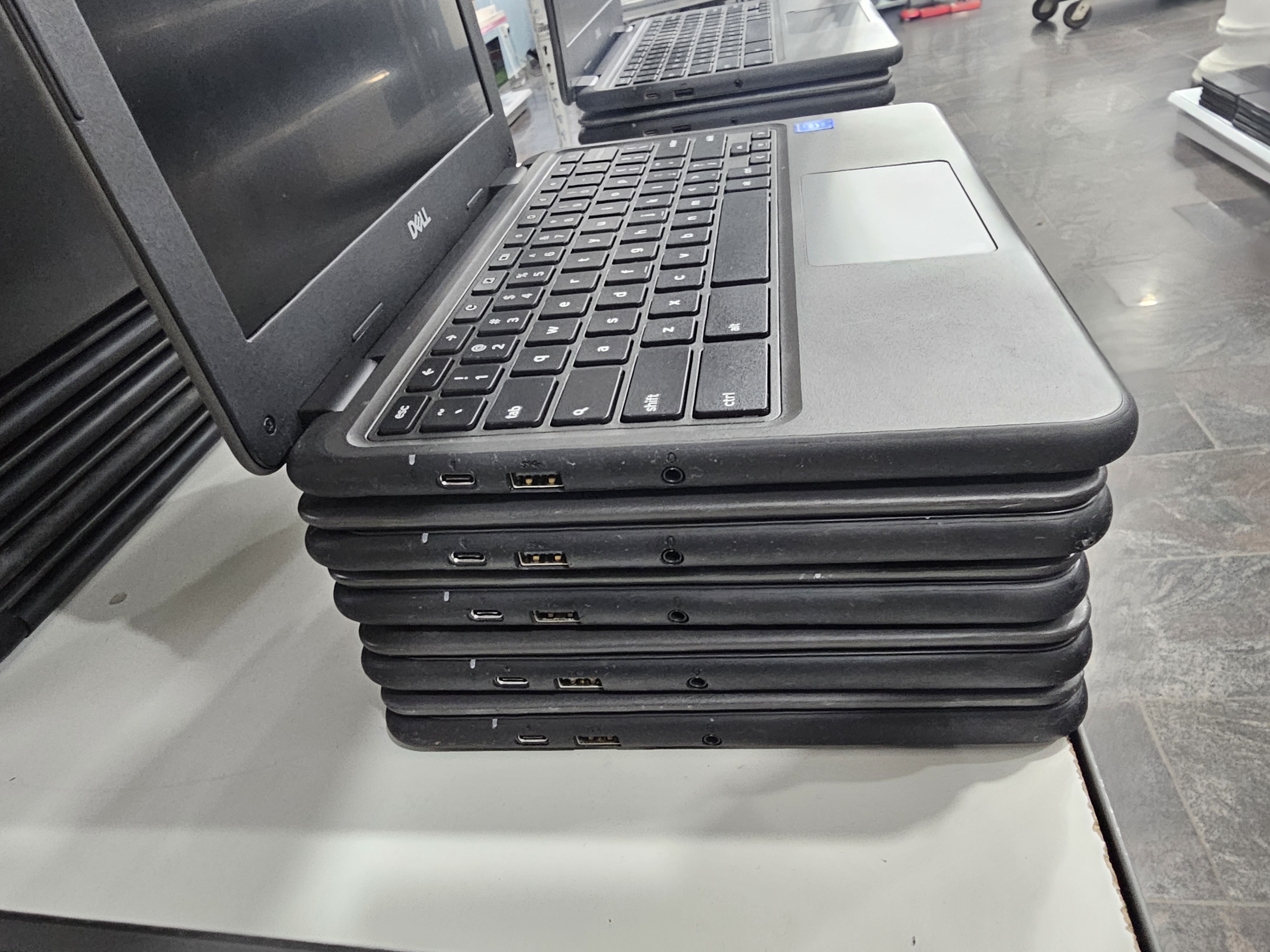 LOT OF 10 DELL 3100 CHROMEBOOKS